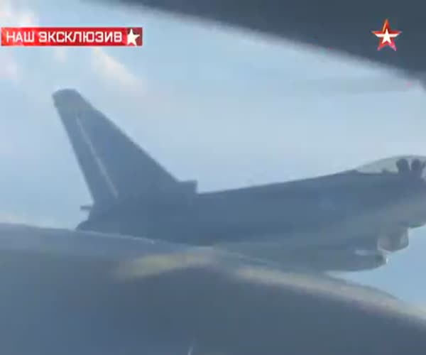 Самолеты НАТО окружили российский бомбардировщик