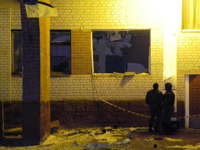 В Черниговской области задержали мужчину, который принес в школу гранатомет (7 фото)