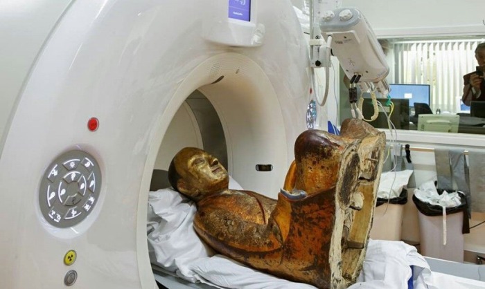 Скульптура возрастом более 1000 лет хранила в себе мумию монаха (4 фото)