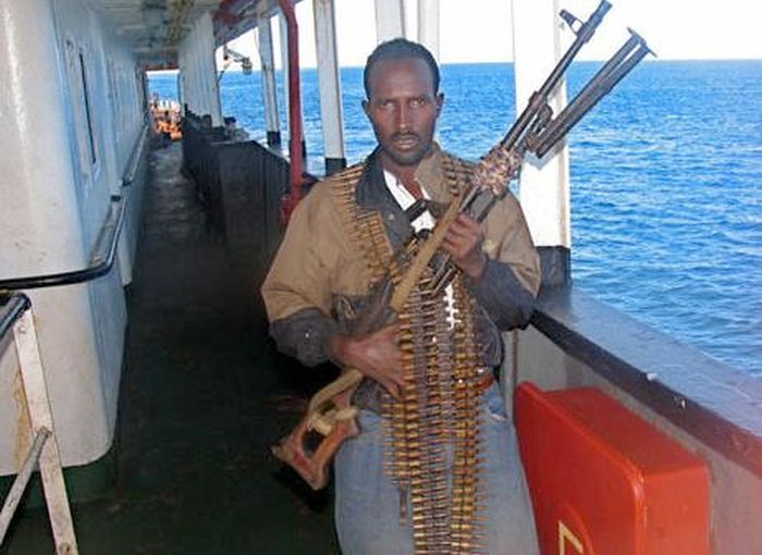 С чем идут на штурм кораблей сомалийские пираты (24 фото)