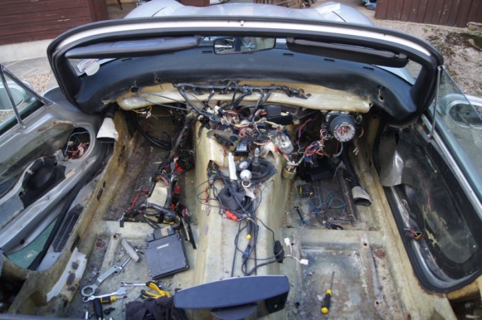 Фотоотчет о реставрации британского спорткара TVR Chimaera (40 фото)