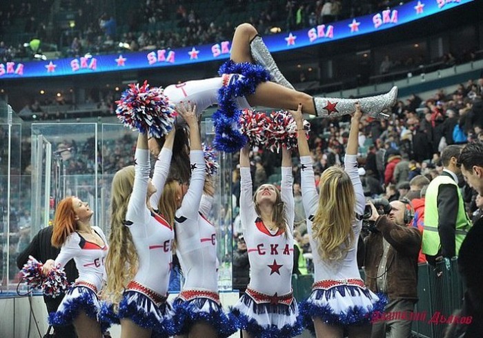 Девушки из команд поддержки КХЛ (46 фото)