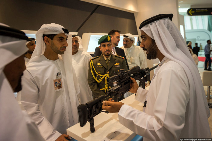 Фоторепортаж с выставки оружия International Defence Exhibition в Абу-Даби (64 фото)