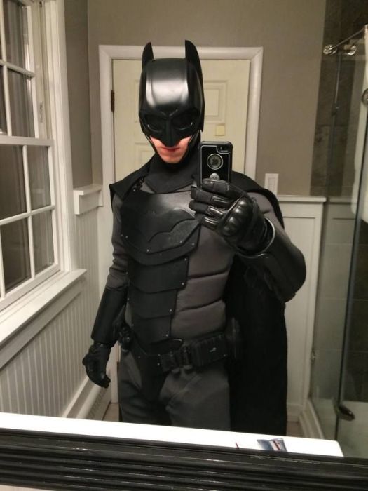 Самодельный костюм Бэтмена, в котором не страшно ввязаться в драку (14 фото)