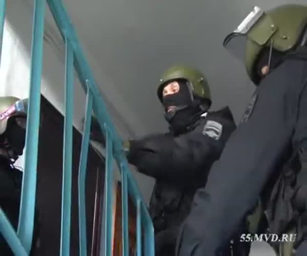 В Омске сотрудники СОБРа задержали преступника