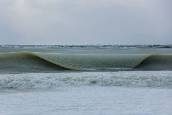 Замерзшие волны Атлантического океана (5 фото)