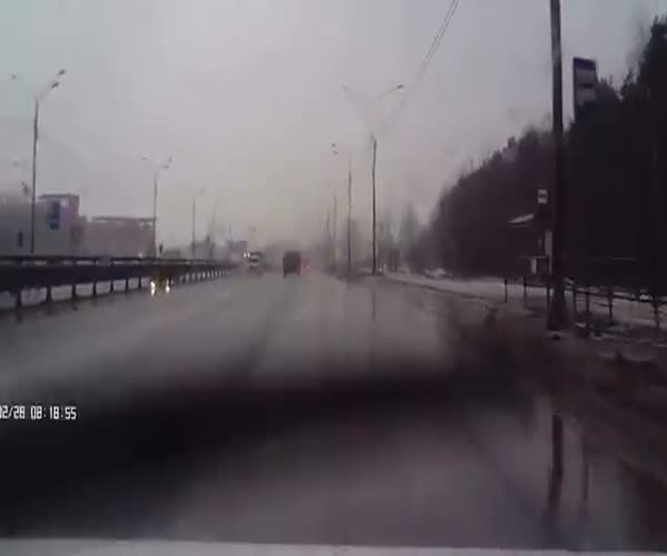 Водитель BMW сломал дверь