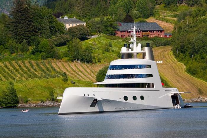 Яхта российского миллиардера Андрея Мельниченко за 300 млн долларов (50 фото)