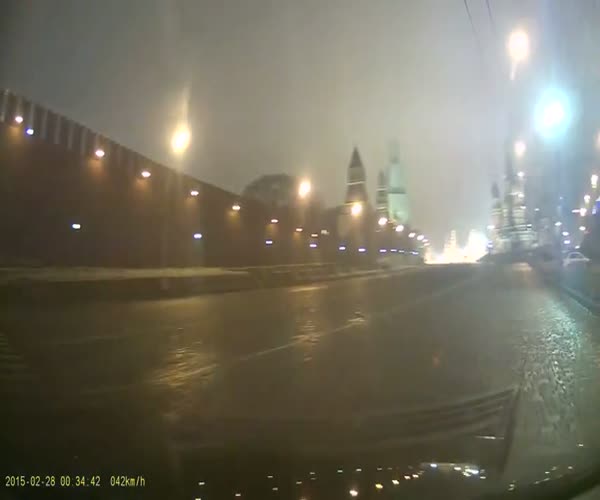 Место гибели Бориса Немцова спустя 3 минуты