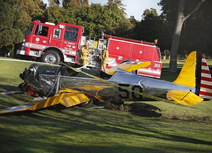 Знаменитый актер Харрисон Форд после экстренного приземления оказался в больнице (10 фото)