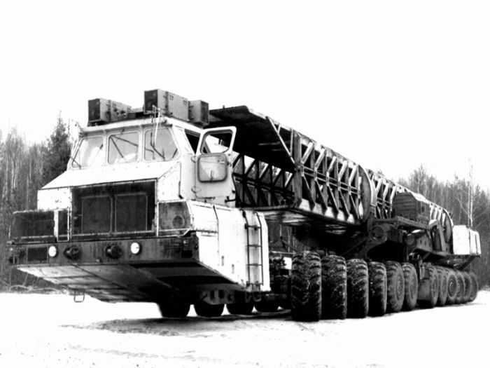 МАЗ-7907 - средство транспортировки и запуска межконтинентальных ракет (5 фото)
