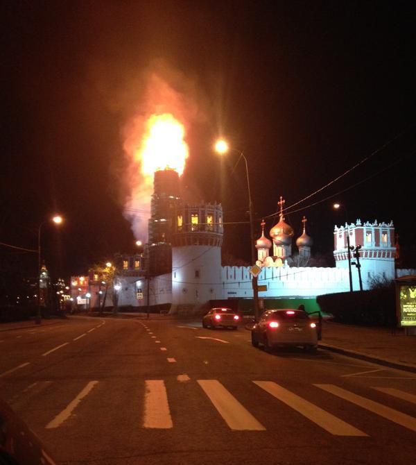 В Москве в Новодевичьем монастыре произошел пожар (фото + видео)