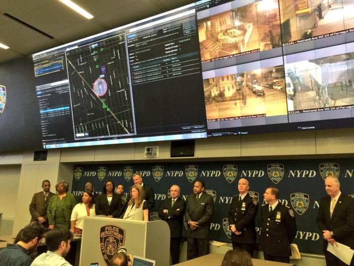 В Нью-Йорке появилась система, информирующая полицию о случаях использования огнестрельного оружия (4 фото)