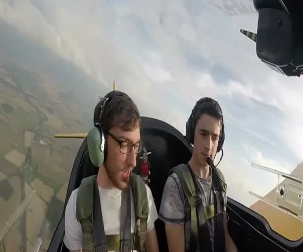 Реакции пассажиров на фигуры высшего пилотажа