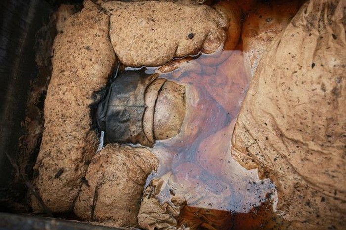 Китайские дорожники раскопали древнюю мумию (6 фото)