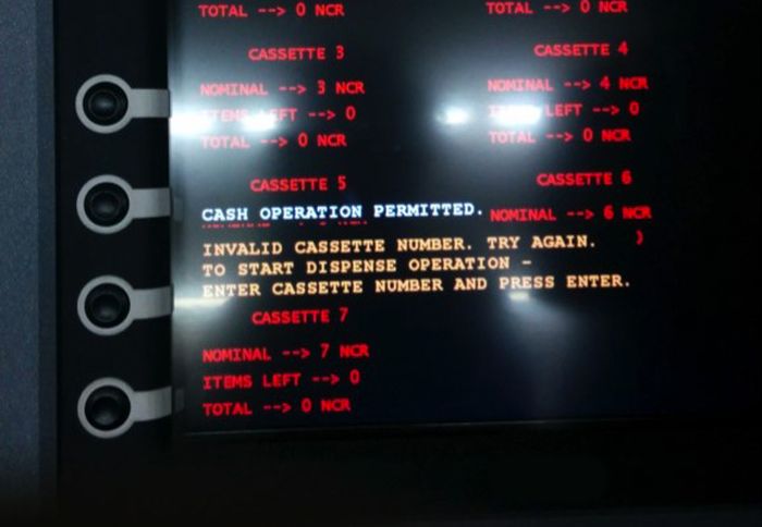 Преступники продолжают использовать программу Tyupkin для ограбления банкоматов (2 фото + видео)