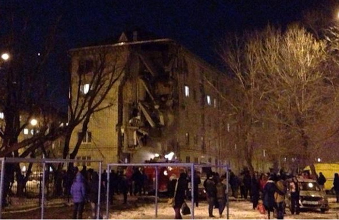 В Тюмени произошло обрушение подъезда 5-этажного дома (9 фото + видео)