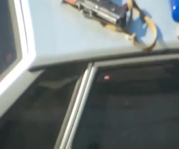 Забывчивый полицейский оставил автомат на крыше авто