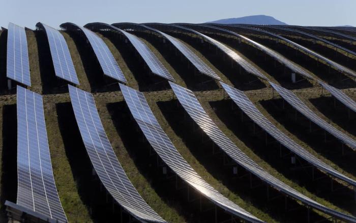 Долина солнечных батарей во Франции (13 фото)