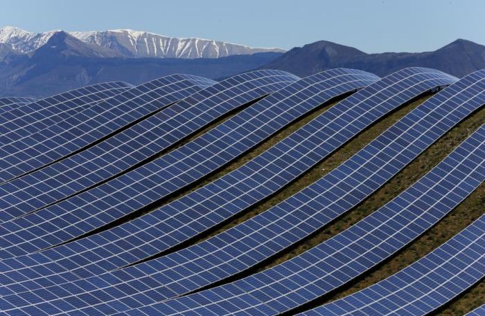 Долина солнечных батарей во Франции (13 фото)