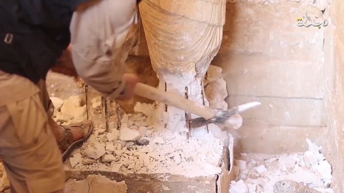 Боевики ИГИЛа опубликовали фото сноса древних памятников архитектуры (14 фото)
