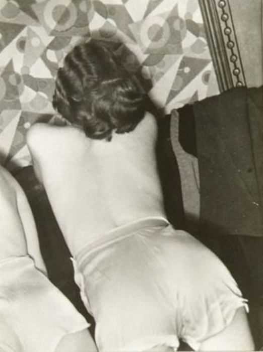 Эротическая реклама нижнего белья 85-летней давности. НЮ (14 фото)