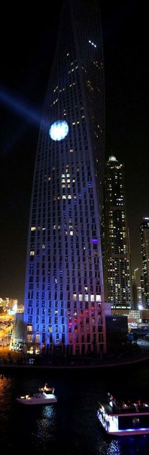 Ален Робер, Человек-паук из Франции, покорил 75-этажный дубайский небоскреб Cayan Tower (10 фото + видео)