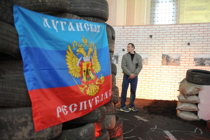 В Москве открылась выставка, посвященная военному конфликту на юго-востоке Украины (38 фото)