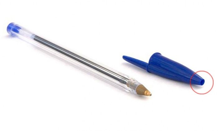 Как вы думаете, для чего в колпачке ручки проделывают отверстие? (2 фото)