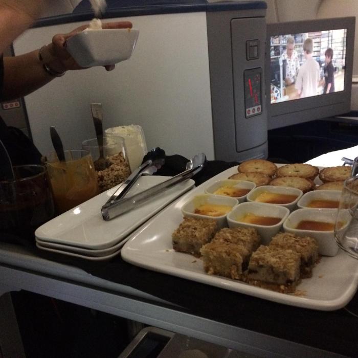 Вкусный бонус для состоятельных клиентов одной авиакомпании (9 фото)