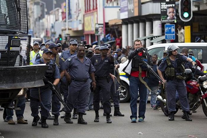 В ЮАР вспыхнули массовые беспорядки из-за трудовых мигрантов (30 фото)