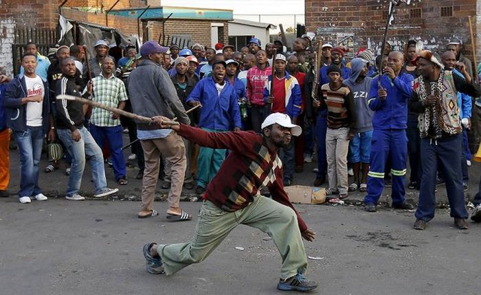 В ЮАР вспыхнули массовые беспорядки из-за трудовых мигрантов (30 фото)