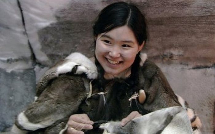 Меховые стринги эскимосских женщин (3 фото)