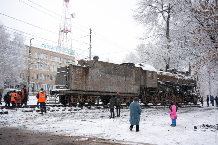 Как происходила установка паровоза-памятника в Саратове (29 фото)