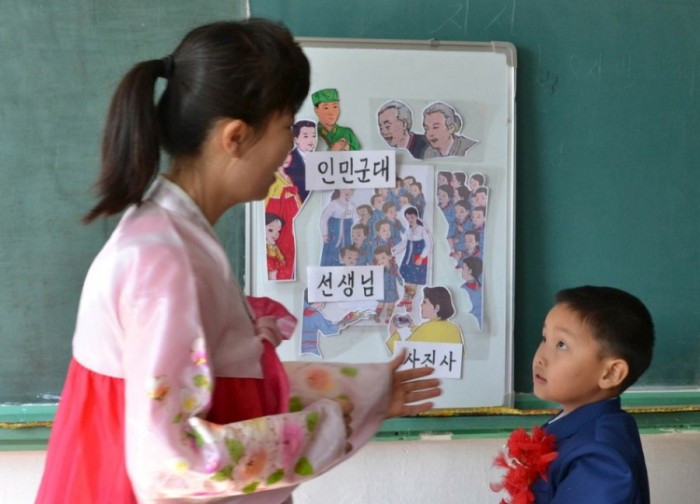 О жизни детей в КНДР (26 фото)