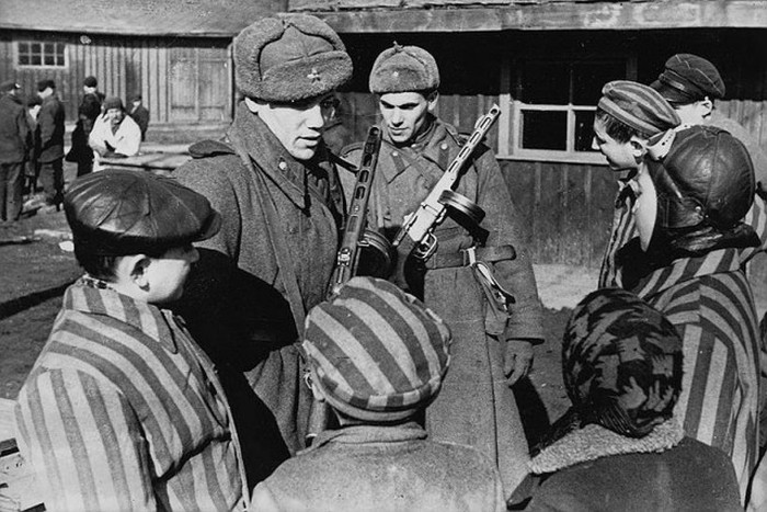 Воспоминания узников Освенцима (14 фото)