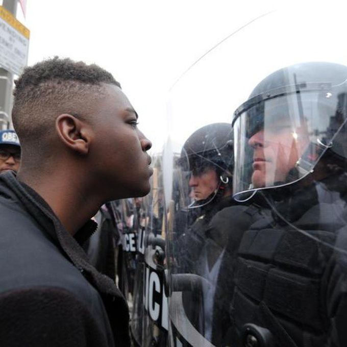 Из-за смерти афроамериканца в Балтиморе начались массовые беспорядки (30 фото)