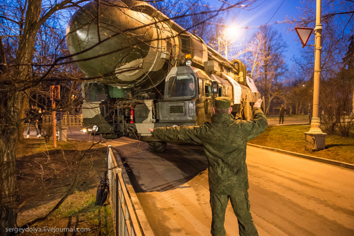 Мобильный ракетный комплекс «Тополь» прибыл на ВДНХ (23 фото)