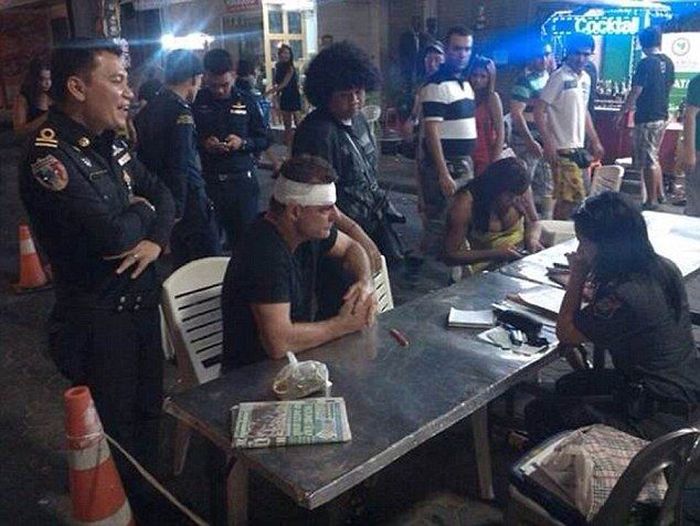 В Таиланде отвергнутый трансвестит разбил туристу голову (5 фото)
