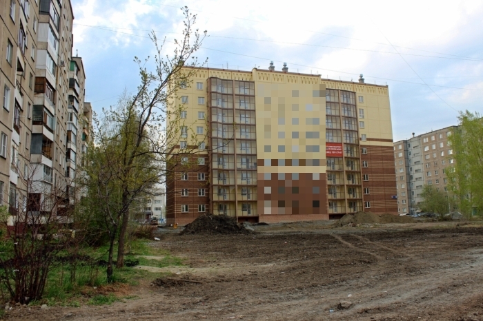 Челябинская новостройка с ассиметричными окнами (3 фото)