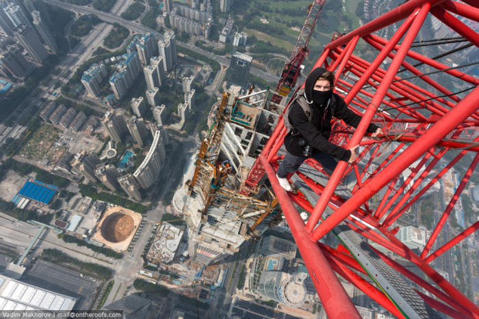 Руферы из России поднялись на самую высокую стройку мира (7 фото + видео)