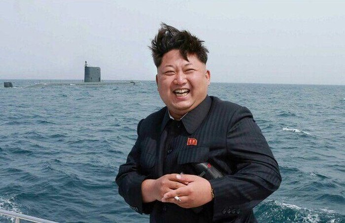 Ким Чен Ын пришел в восторг, увидев запуск ракеты с подводной лодки (5 фото)