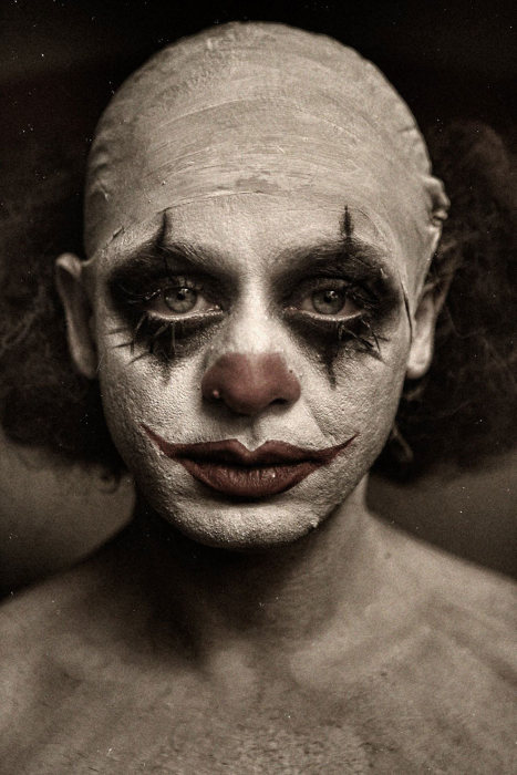 Клоуны из детских кошмаров в фотопроекте «Клоунвилль» (21 фото)
