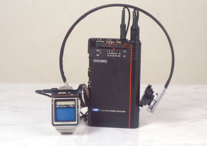 Первые в мире часы с телевизором. 1982 год (5 фото)