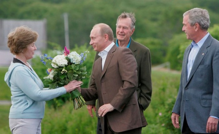 Более ранние фотографии Владимира Путина и его зарубежных коллег (37 фото)