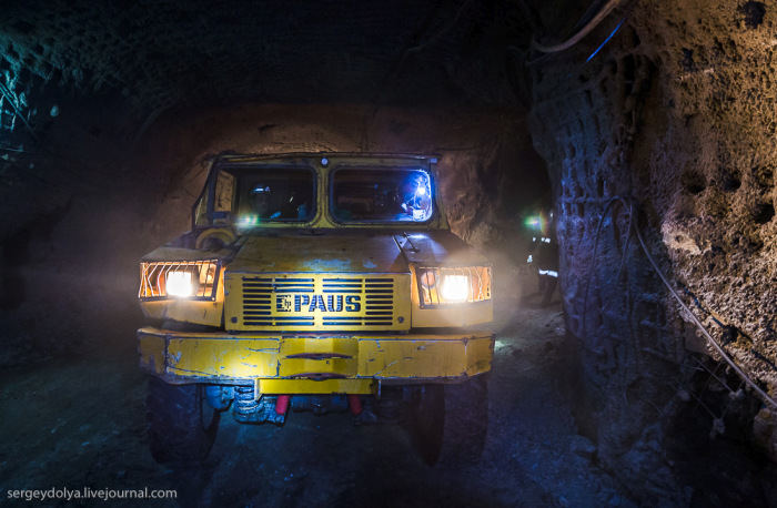 Добыча алмазов в шахте поселка Мирный (58 фото)