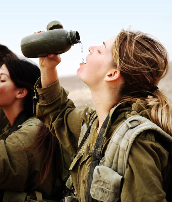 Девушки в Армии (77 фото)