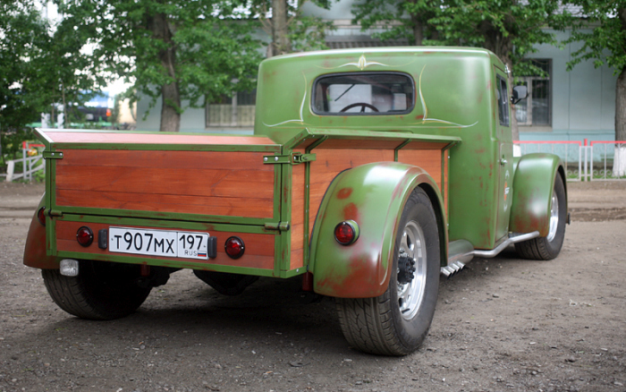 Уникальный хот-род Mazzy на базе старого грузовика МАЗ (14 фото)
