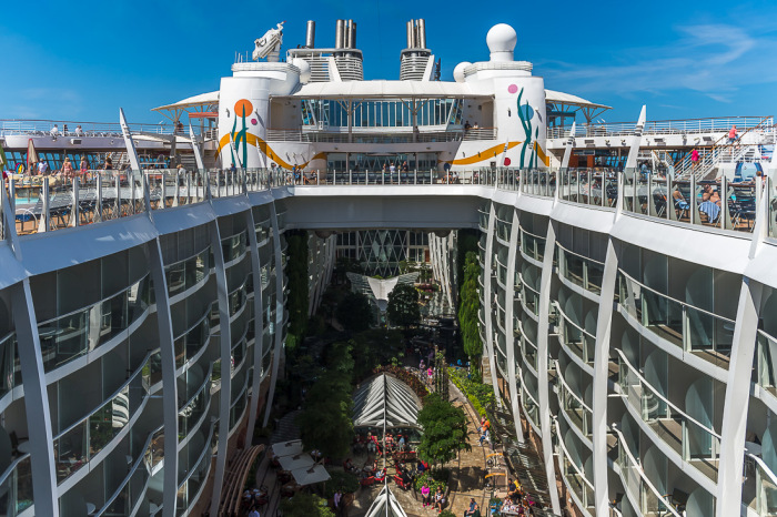 Allure of the Seas – самый большой круизный лайнер в мире (43 фото)