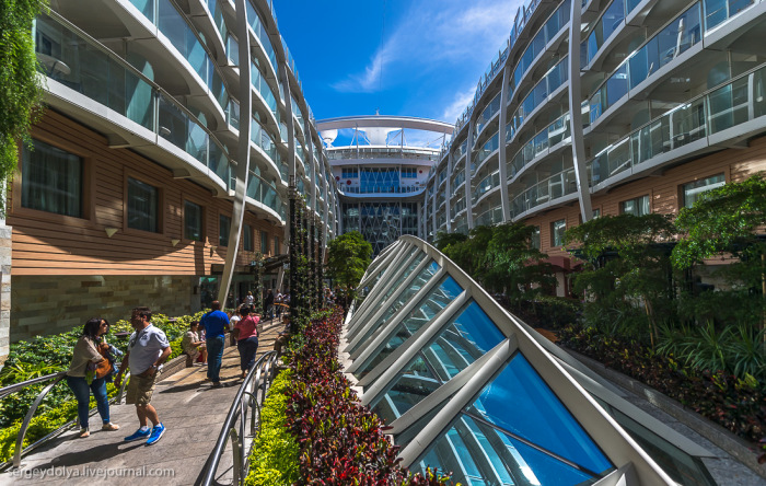 Allure of the Seas – самый большой круизный лайнер в мире (43 фото) Allure of the Seas – самый большой круизный лайнер в мире (43 фото)